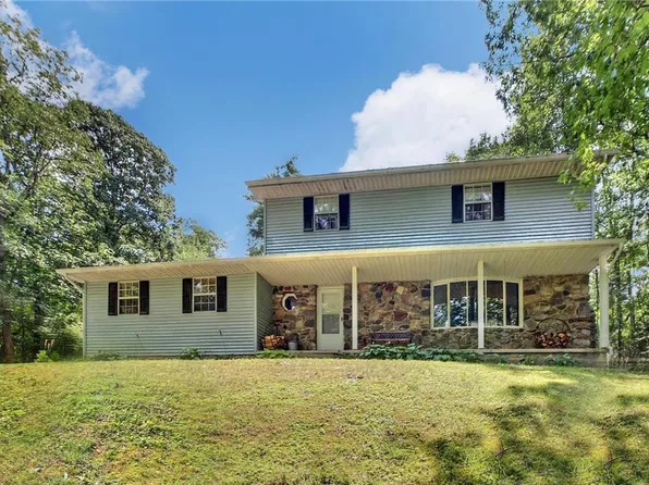 1112 Circle Dr N, Stroudsburg, PA 18360