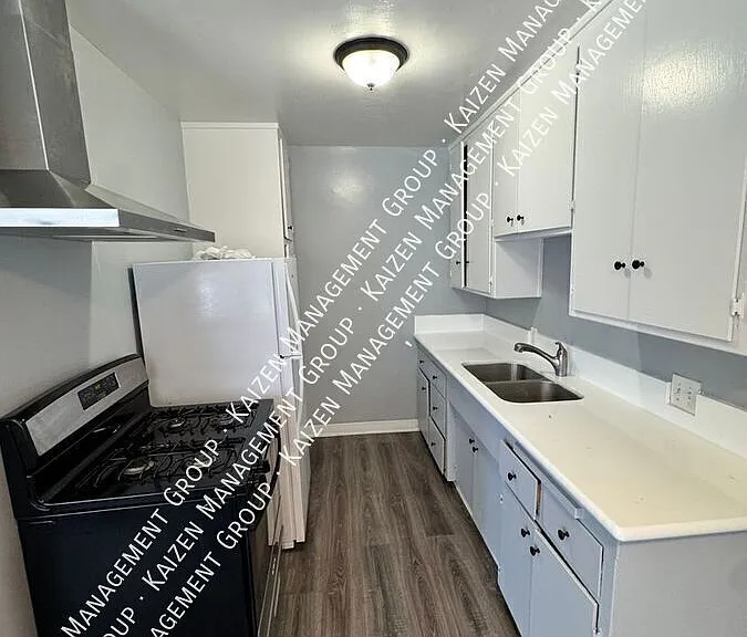 1980 Henderson Ave #3 — Photo 4