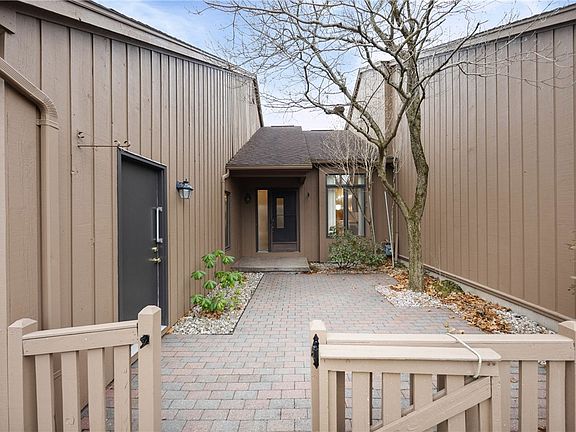 3rd image of 23 Sky Ridge Dr