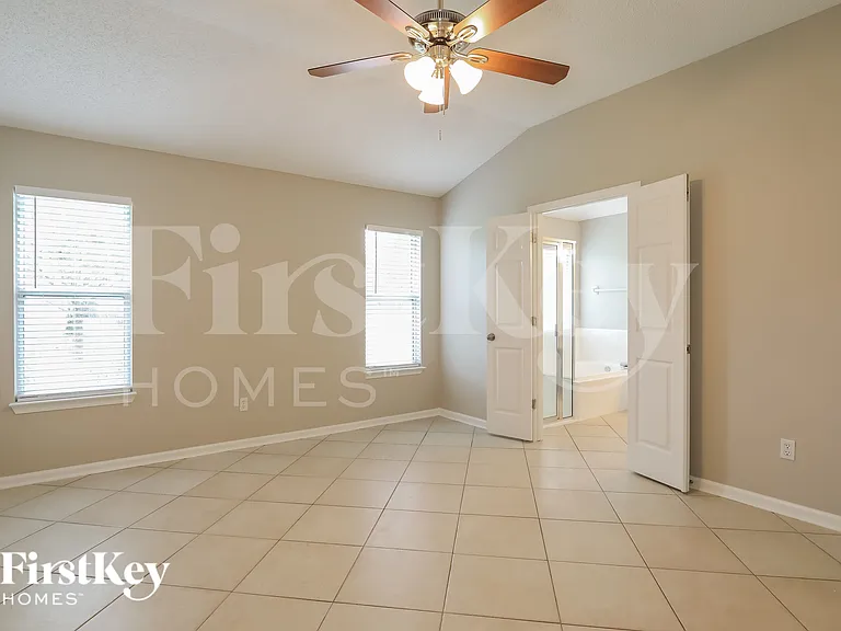 5372 Chestnut Lake Dr — Photo 11