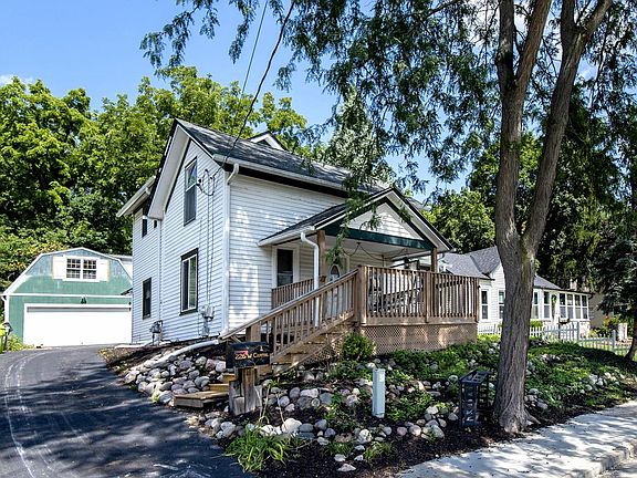 2nd image of 226 W Capitol DRIVE