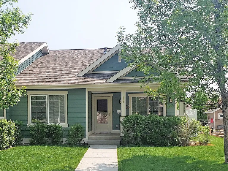 834 Avenue F — Photo 10