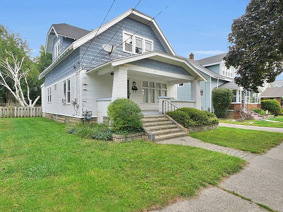 4th image of 1049 Courtney St NW