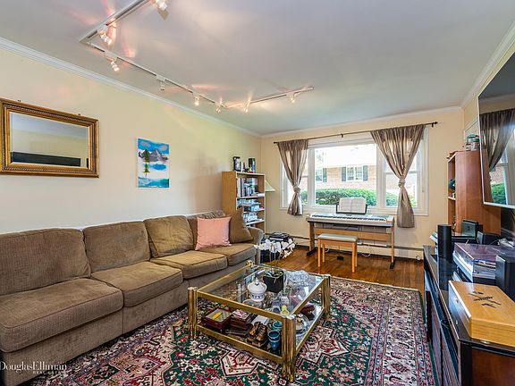 5th image of 17 Madison Park Gdns #L