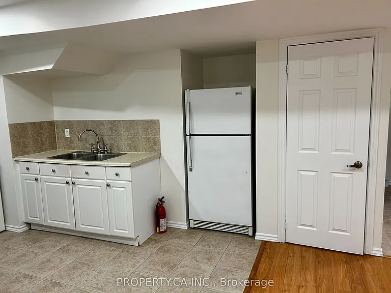 144 Rockwood Cres #BASEMENT — Photo 3