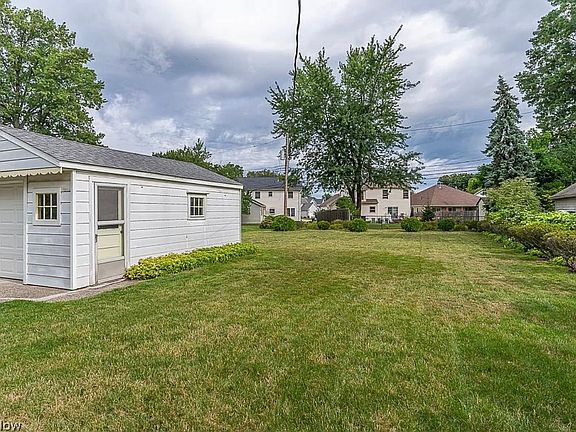 4th image of 28701 Gilchrist Dr