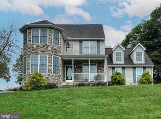 1 Rockingham Dr, Keedysville, MD 21756