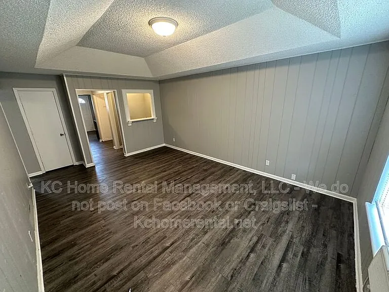 9215 E 54th St — Photo 11