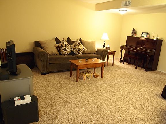 3rd image of 4062 Knoll Top Ct