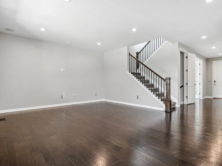 490 W Ridge Cir — Photo 9