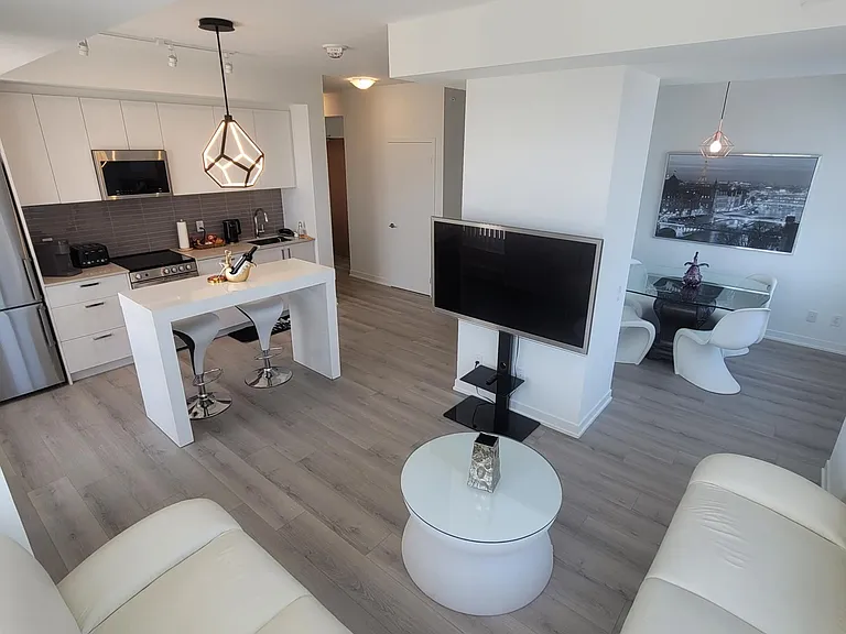 1787 Saint Clair Ave W #1013 — Photo 8