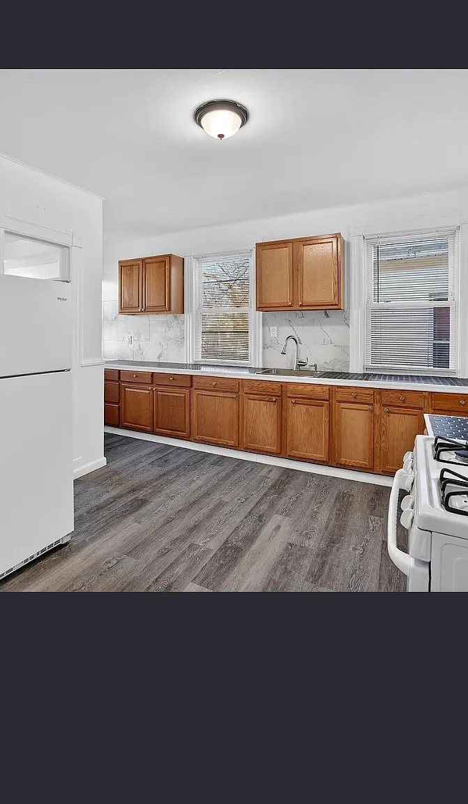 3 bed, 1300 sqft, $2,600 — Photo 4