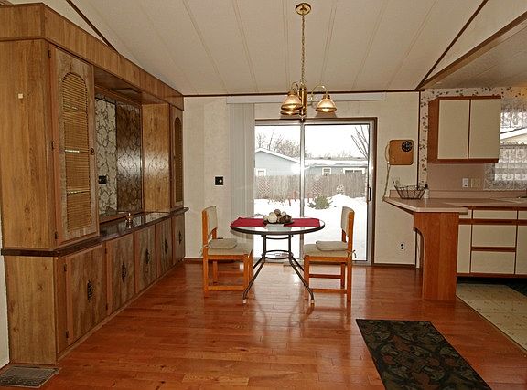 3rd image of 3854 Devonshire Ln