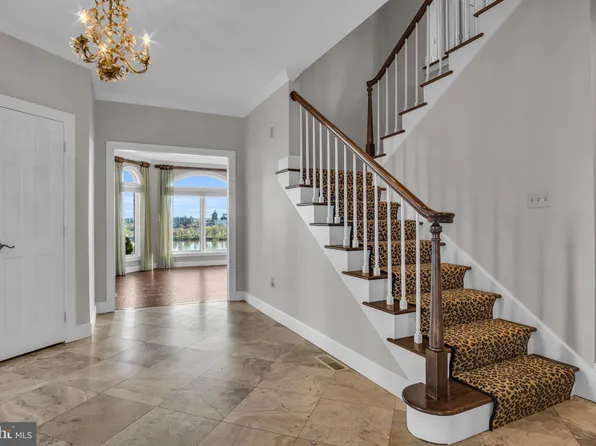 523 Bridgeview Dr, Lemoyne, PA 17043