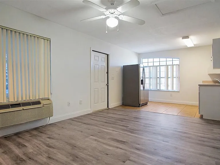 526 Caribbean Dr — Photo 8