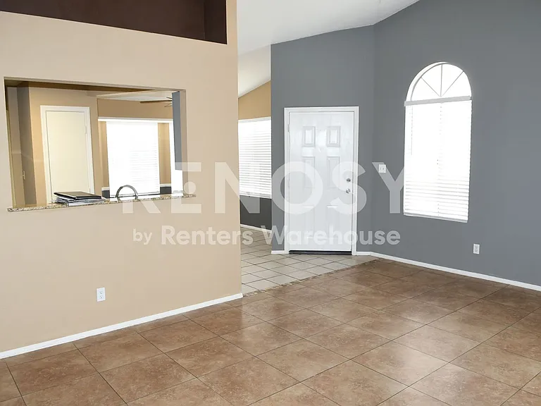 3049 E Siesta Ln — Photo 4