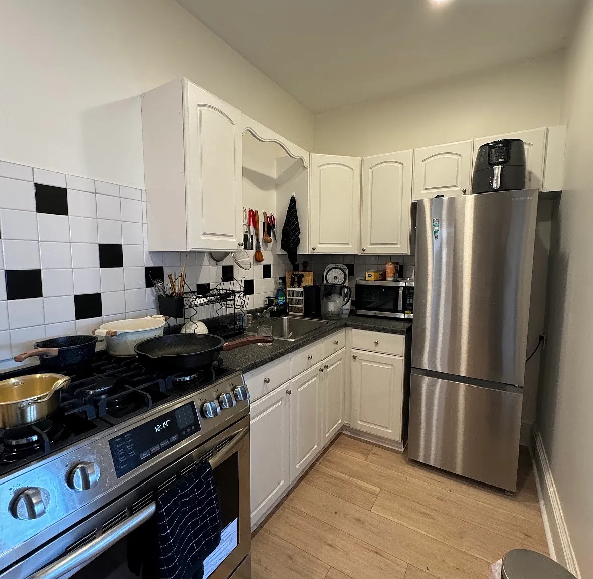 2 bed, 980 sqft, $3,600 — Photo 2