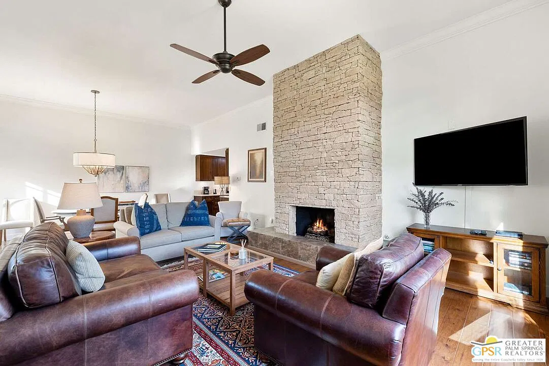2 bed, 2.5 bath, 1947 sqft, $7,450 — Photo 2