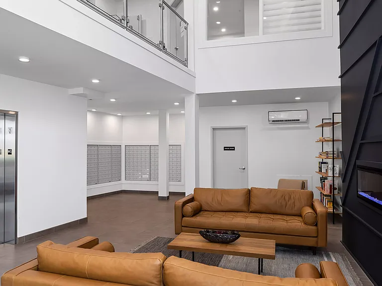 2825 Meadows Pkwy — Photo 34