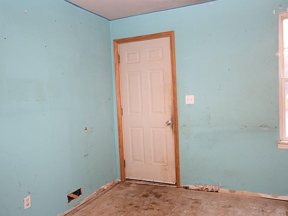3rd image of 115 E Bennett St