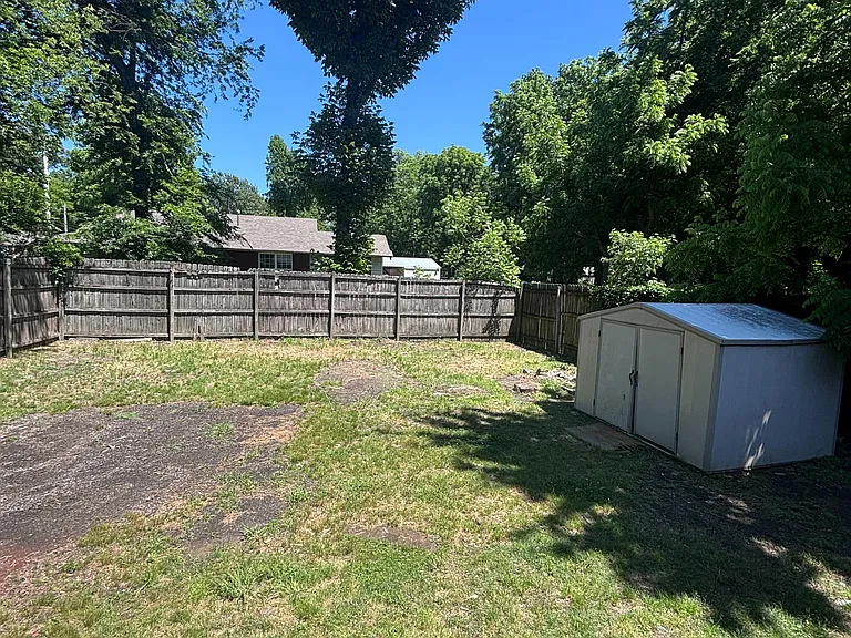 1116 N Holmes St — Photo 6