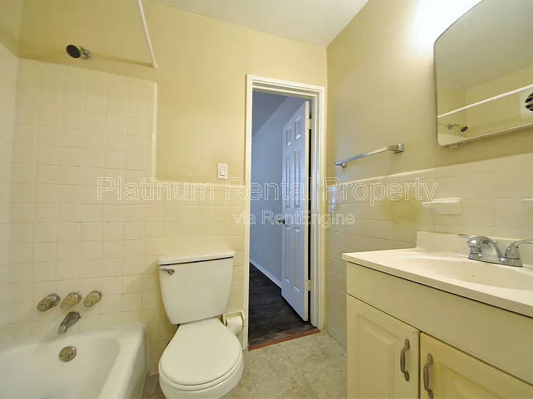 711 Argonne Ave NE #5 — Photo 16