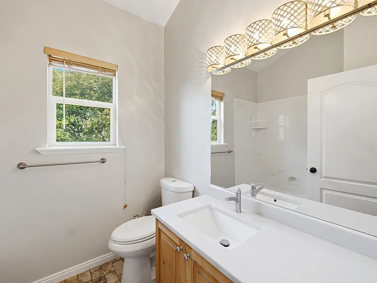 722 W Webb Rd — Photo 20