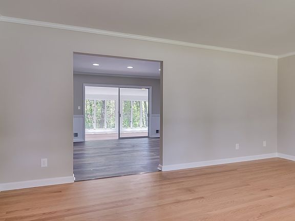 5th image of 605 Stratford Dr