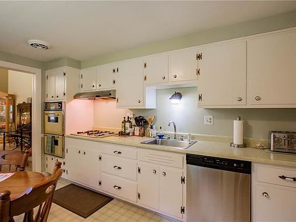 3rd image of 1291 Grouse Dr