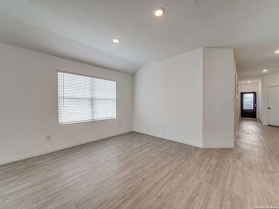 5th image of 13030 Rosemary Cove