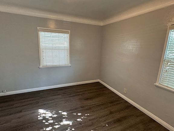 5th image of 2214 Magnolia Ave