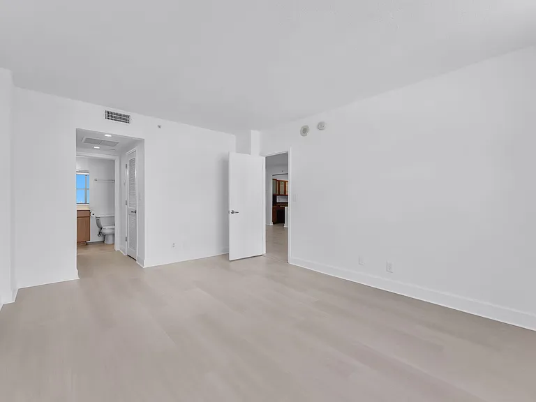 401 69th St #1201 — Photo 13