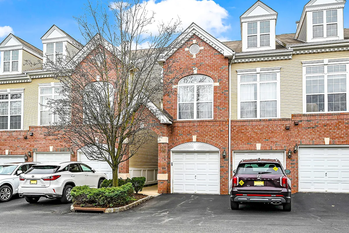 Building Photo - 106 Rock Creek Dr