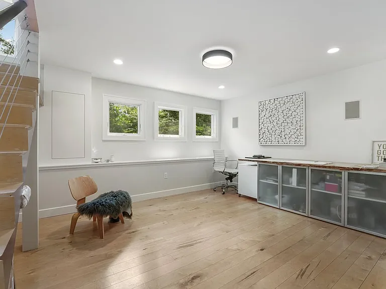 49 Beach Rd — Photo 22