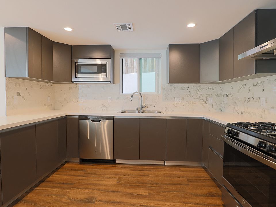 Full-Size Kitchen with Energy-Efficient Appliances