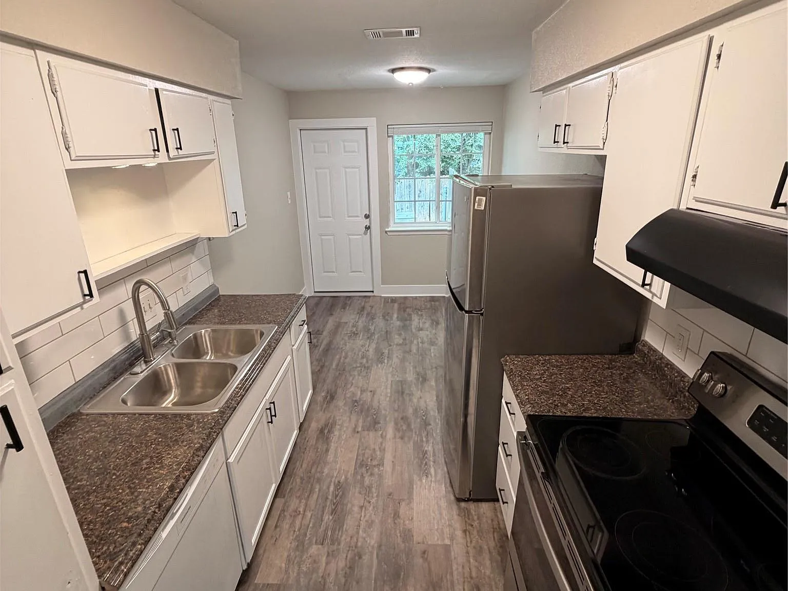 2 bed, 1.0 bath, 994 sqft, $1,195 — Photo 4