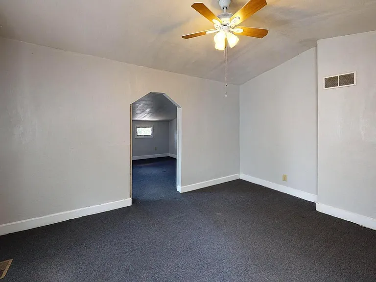 2222 Flora St — Photo 11