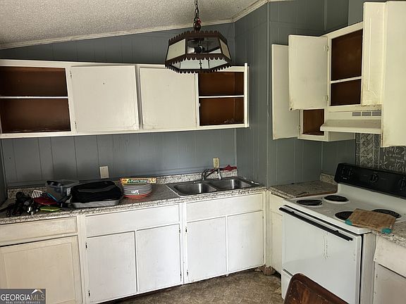 4th image of 106 Forsyth St