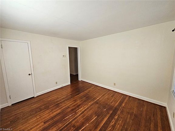 3rd image of 901 Grayland St