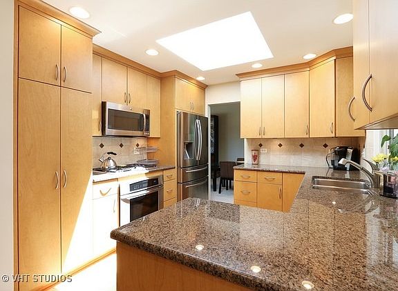 4th image of 915 E Valley Ln