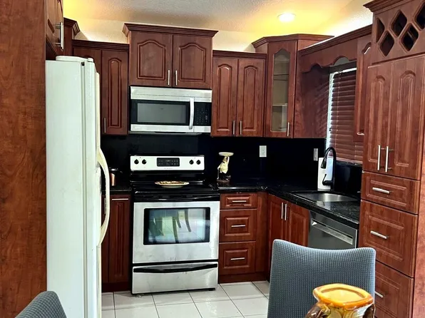 6251 NW 199th St, Hialeah, FL
