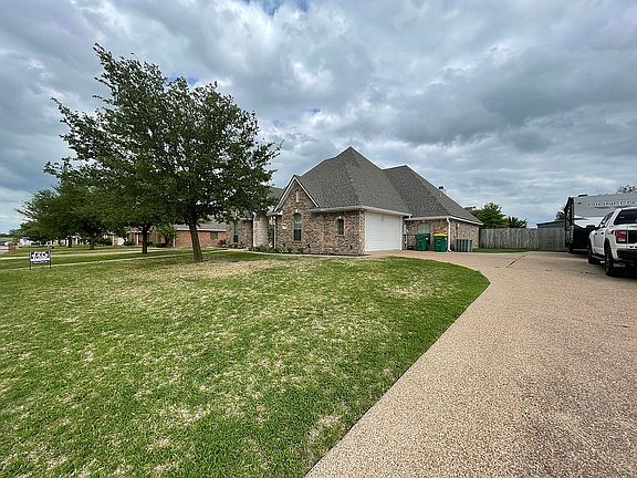 3rd image of 1208 Turfway Park Dr