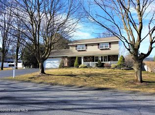 22 Lorna Ln, Loudonville, NY 12211