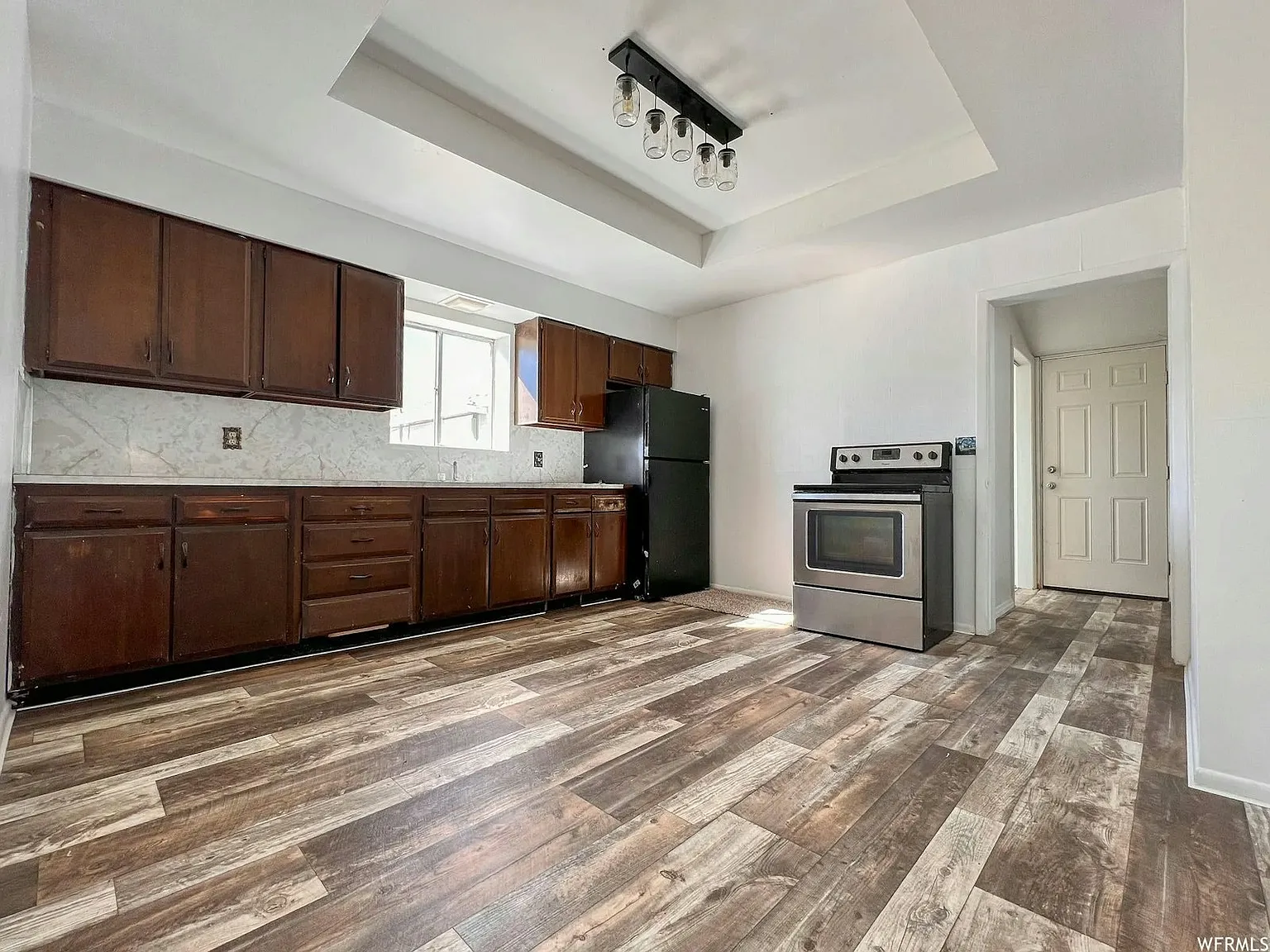 241 Janet St — Photo 3