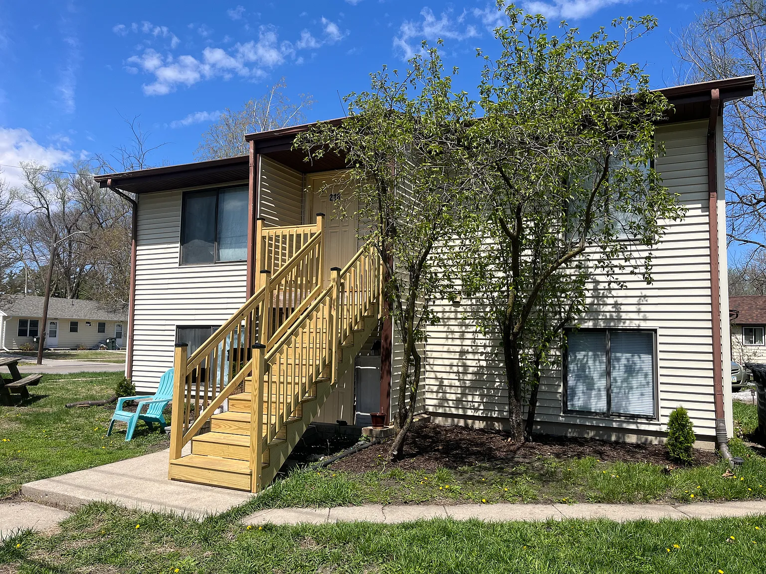216 S Franklin Ave — Photo 3