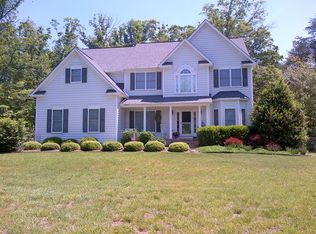 89 Town & Country Dr, Fredericksburg, VA 22405