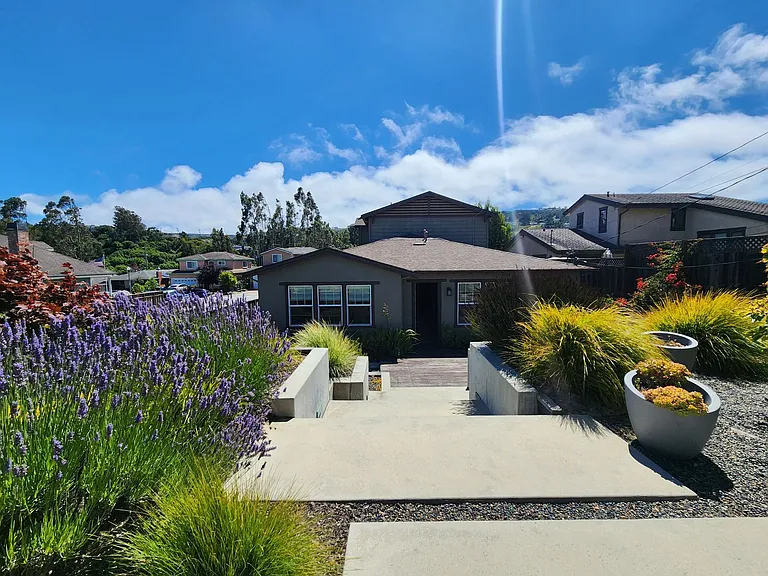 1655 Claremont Dr — Photo 9