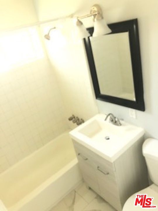 2nd image of 4055 Wade St