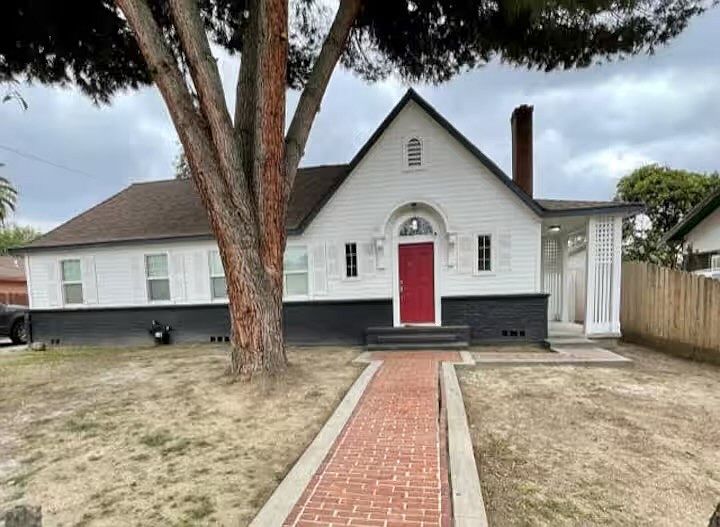 1st image of 415 W Race Ave