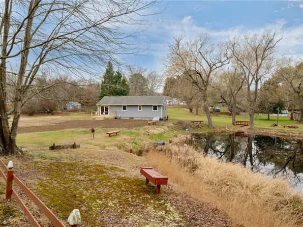 134 Church St, Bradford, RI 02808